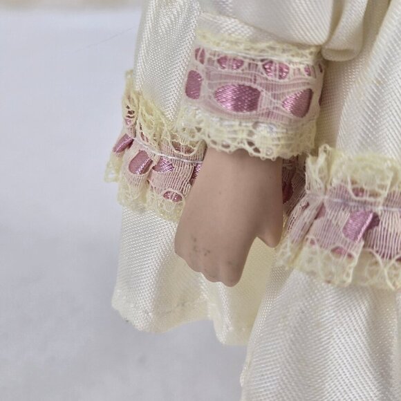 Vintage Petite Porcelains by Barbara Lee Limited Edition "Gabriella" - Picture 10 of 13